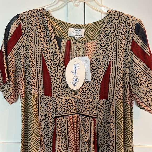 Women’s Dress - Picture 4 of 4